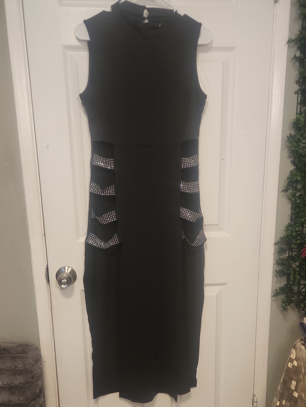 chic Black Sleeveless Midi Dress with Studded Side Cutouts